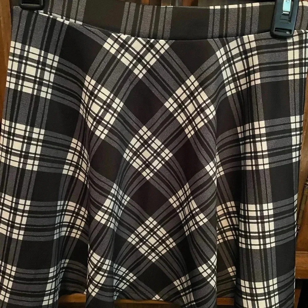 New X X I mini skirt - Picture 3 of 4